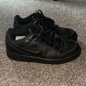 Women’s All-Black Sneakers Nike Air Force’s